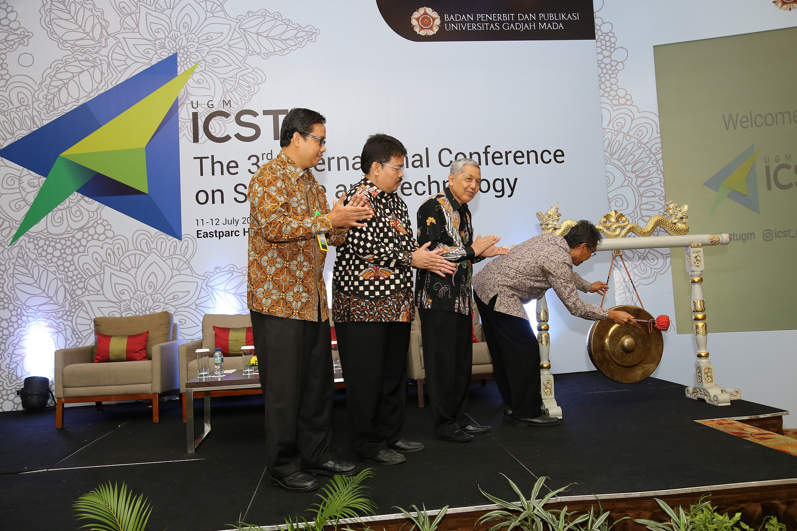 Prof. Panut Mulyono rings in the ICST 2017