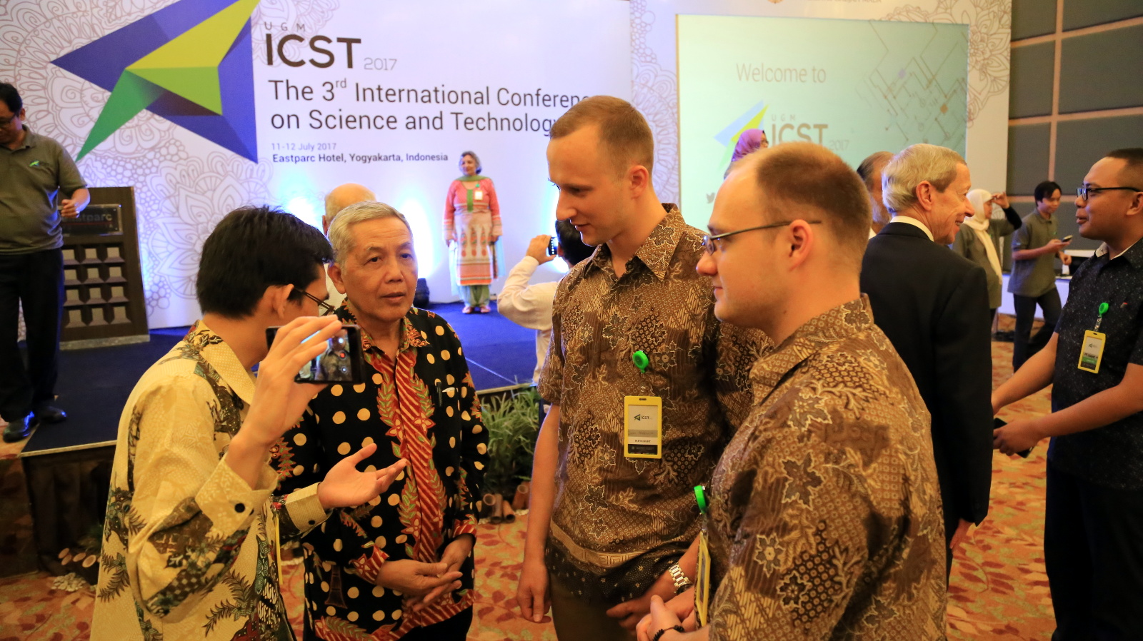 Dr. Won Koo Lee and Prof. Suratman with participants