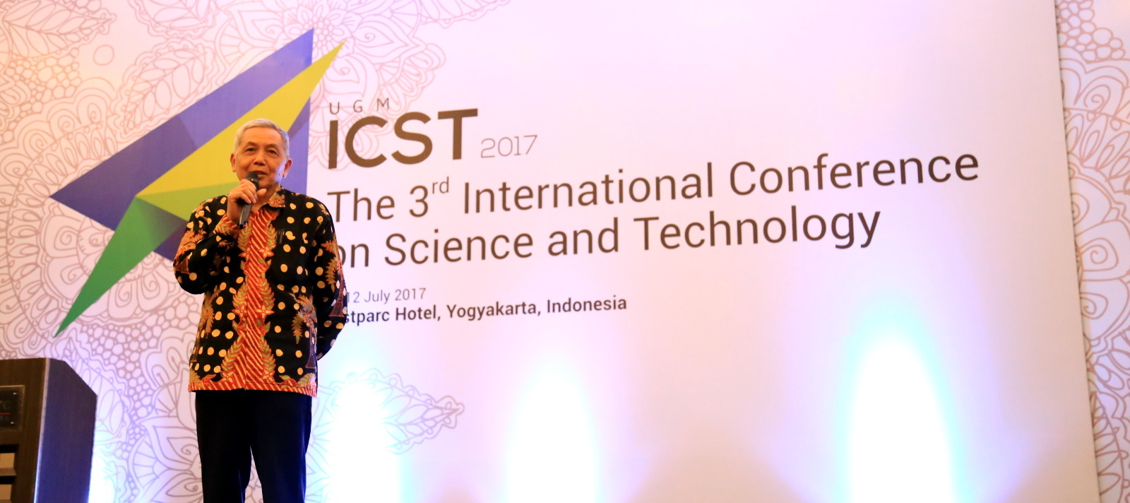 Prof. Suratman gives his closing remarks